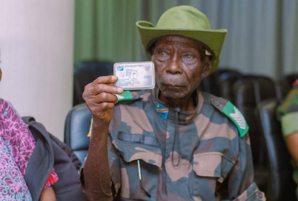 Le soldat le plus âgé d’Afrique Un sous-officier congolais de 102 ans fait le buzz