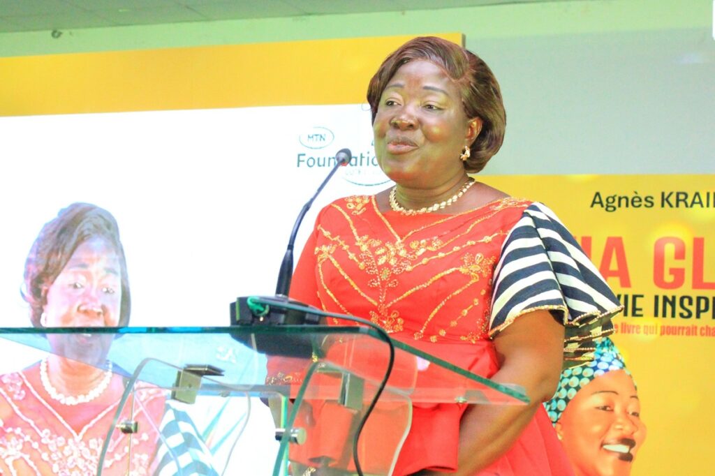 Mariée à 7 ans, elle crée un empire qui génère 3 milliards par an, sans savoir lire ni écrire