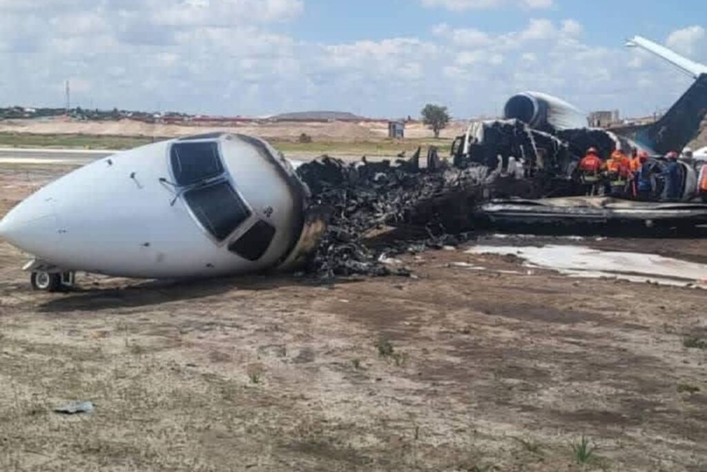 RDC un avion transportant le ministre des Mines et sa délégation prend feu (vidéo)