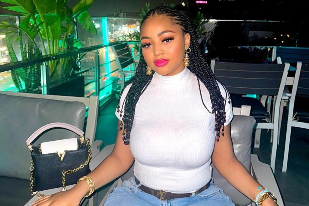 Regina Daniels l’actrice met à nu le président de l’Actors Guild of Nigeria, Emeka Rollas