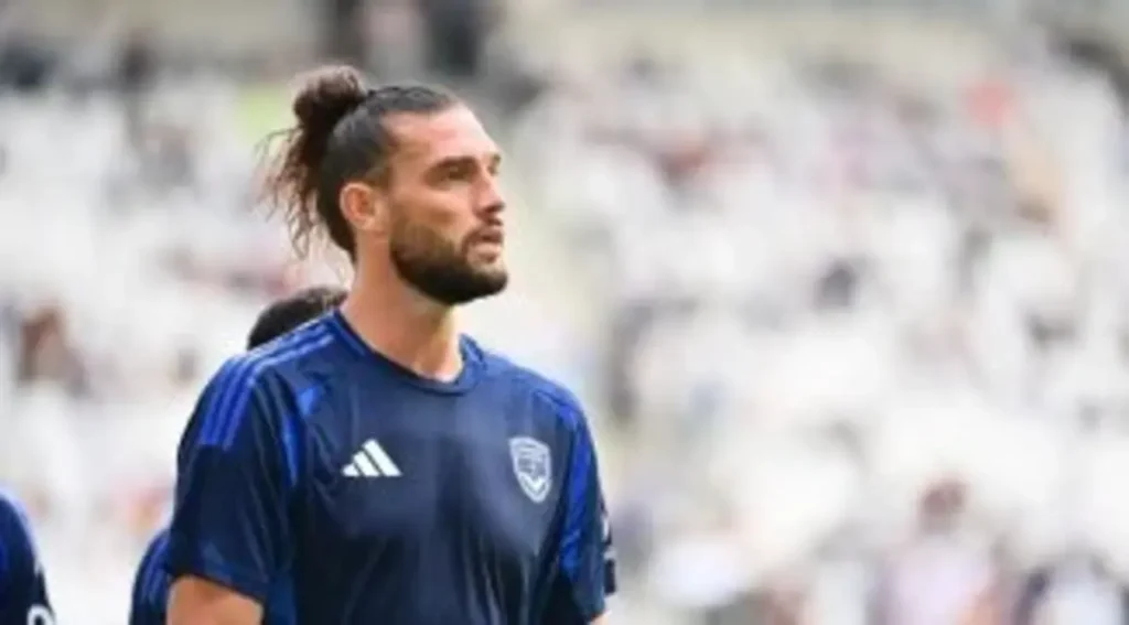 Bordeaux : arrêté par la police en partant de France, Andy Carroll risque la prison