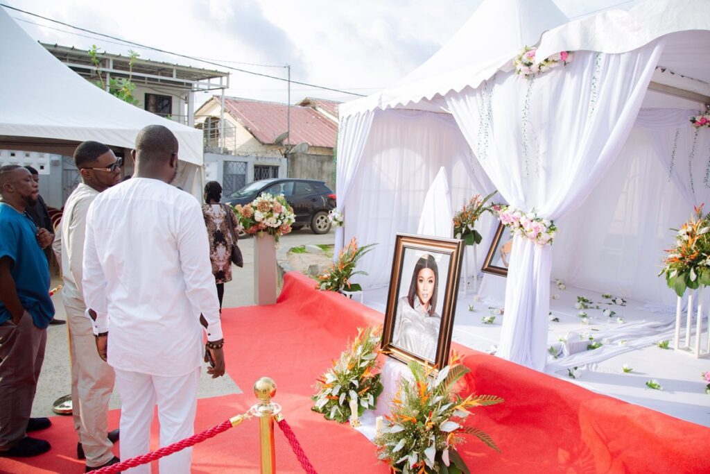 Ariel Sheney sourire Nadiya Sabeh