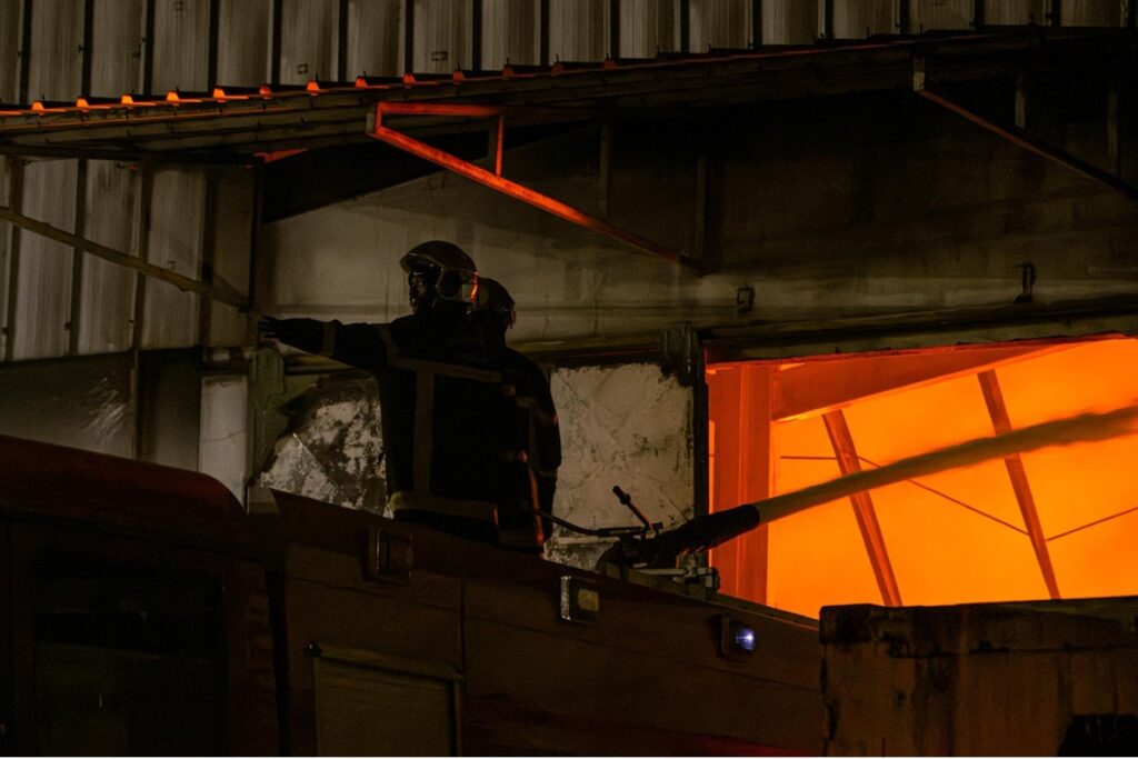 Côte d’Ivoire une usine de la zone industrielle de Yopougon prend feu (vidéo)