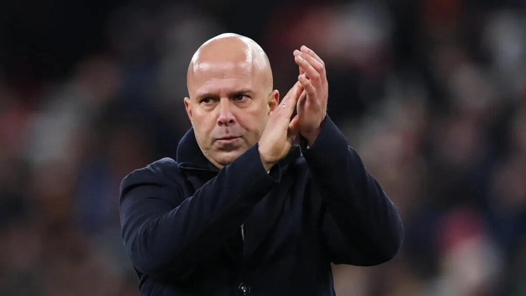 Foot : Arne Slot vante les progrès des recrues de Liverpool, Wirtz en tête