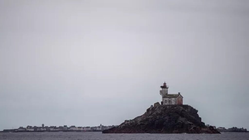 France un mur géant vieux de 7000 ans découvert au large de la Bretagne