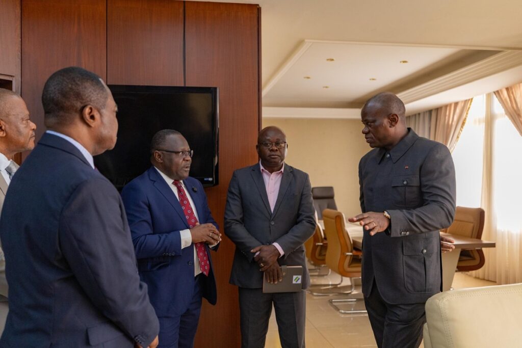 Gabon Brice Oligui suspend plusieurs hauts cadres de la fonction publique après sa visite inopinée