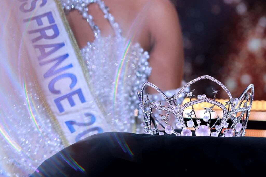 Miss France 2026 Hinaupoko Devèze remporte la couronne