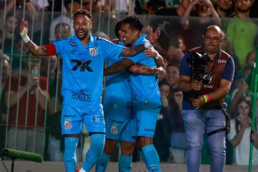 Brésil : Neymar s’offre un triplé et éloigne le Santos FC de la relégation