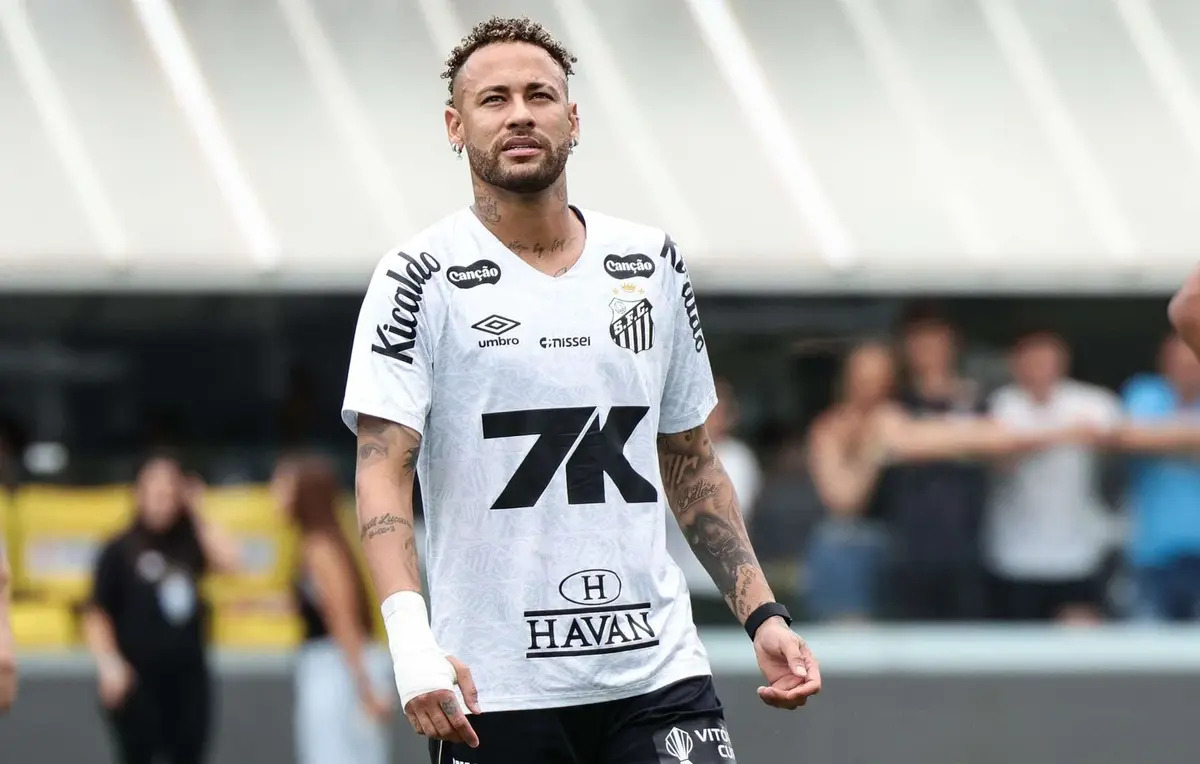 Neymar : "Il mérite d'être au sommet"