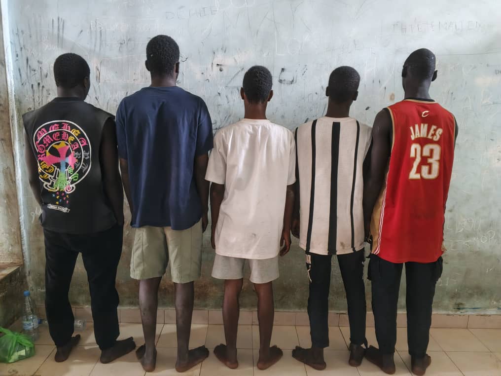 Sénégal il vole un téléphone, retire l'argent sur Wave et le dépense en boîte ; la police l'arrête