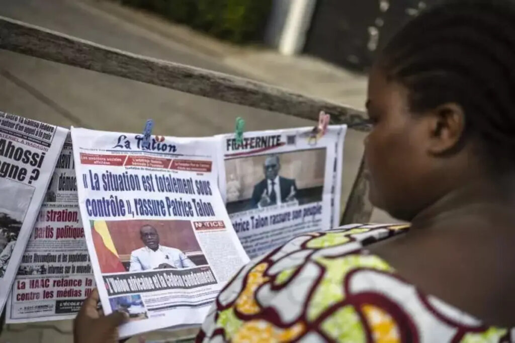Tentative de coup d'Etat au Bénin : des putschistes en cavale, tous les otages libérés