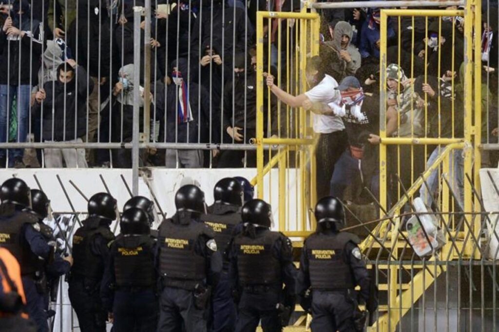 Foot grosse bagarre entre les supporters de ces clubs