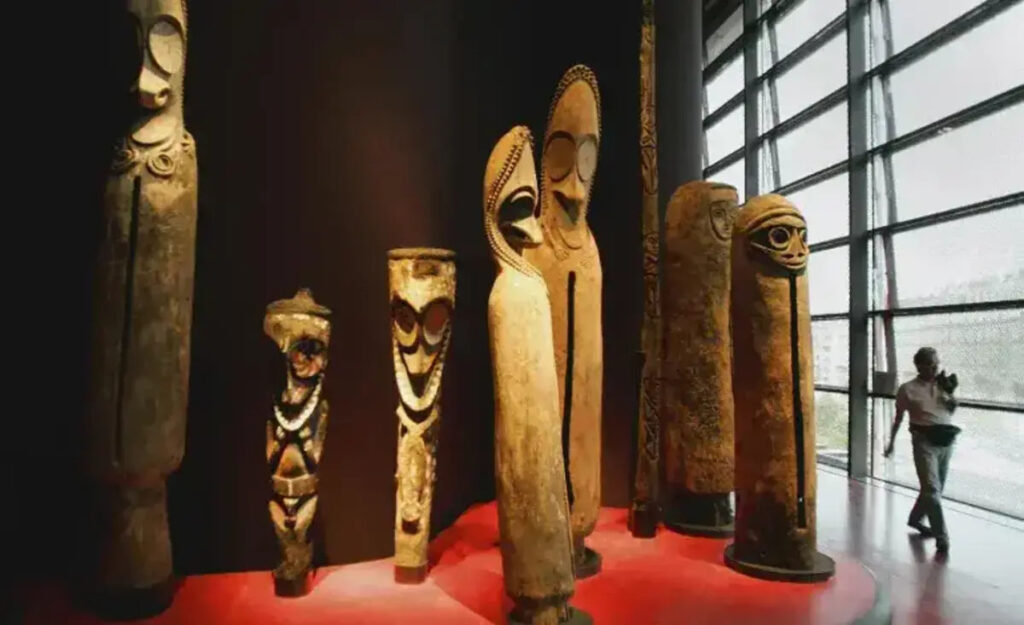 France : le Parlement examine une loi pour faciliter les restitutions coloniales