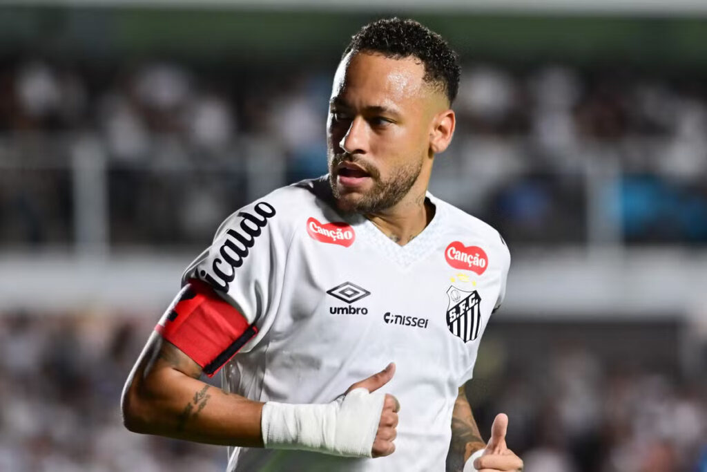 Neymar revient jouer avec le Santos après son opération du genou