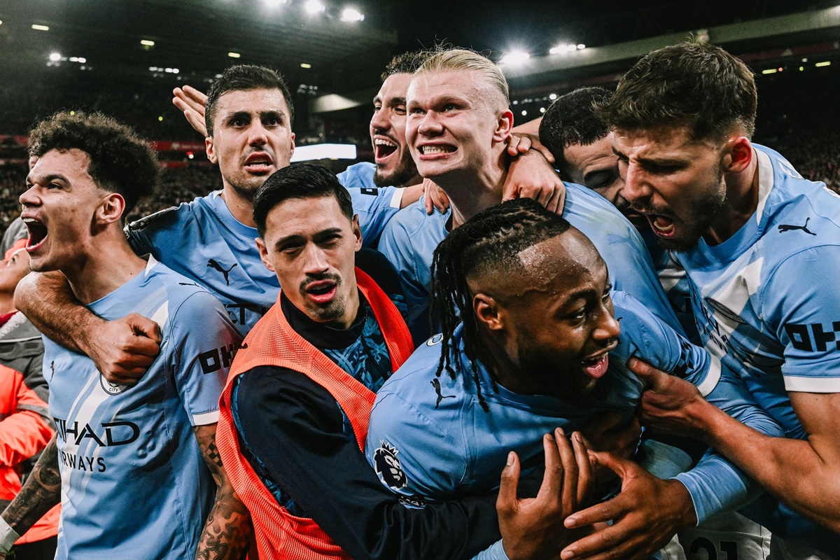 Premier League Manchester City domine Anfield et ne lâche pas Arsenal