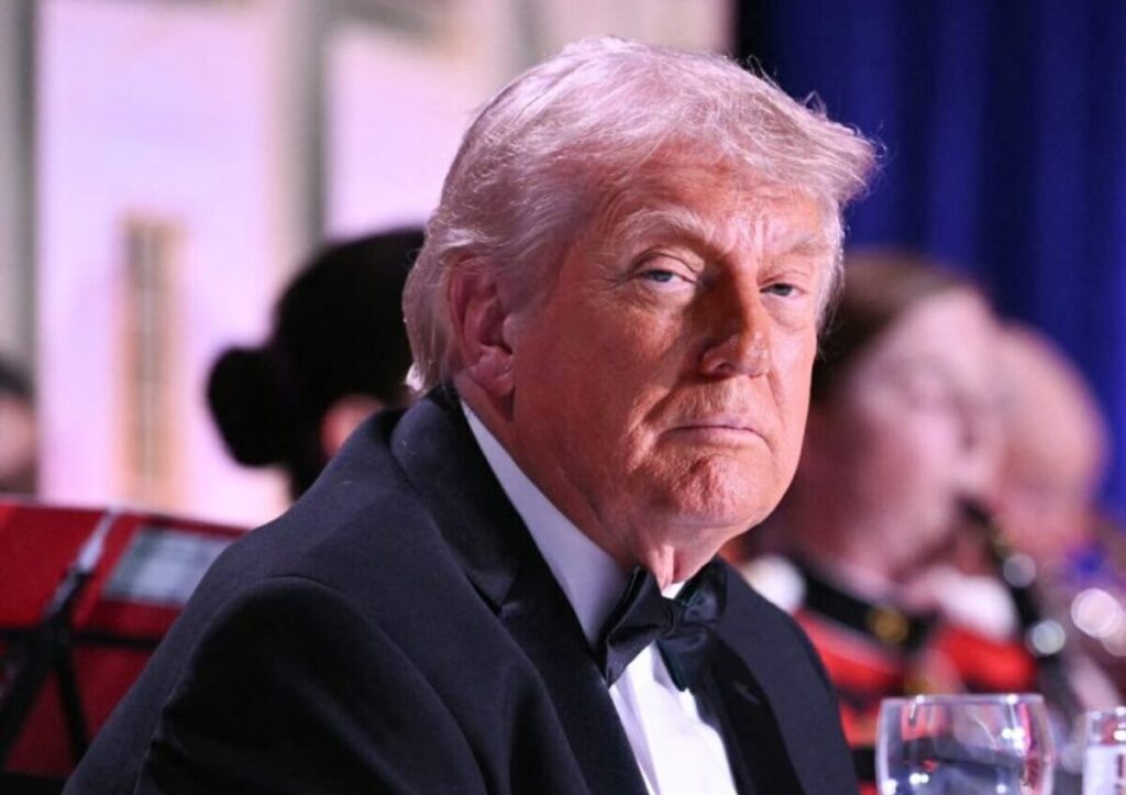 Donald Trump visé par des coups de feu lors d’une soirée de gala