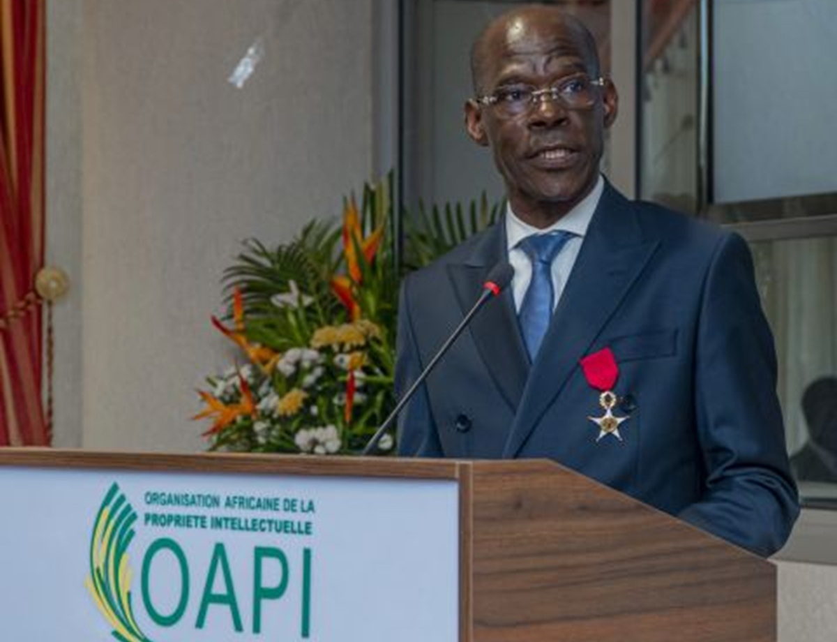 Le Directeur général de l’OAPI, Denis BOHOUSSOU distingué au Cameroun