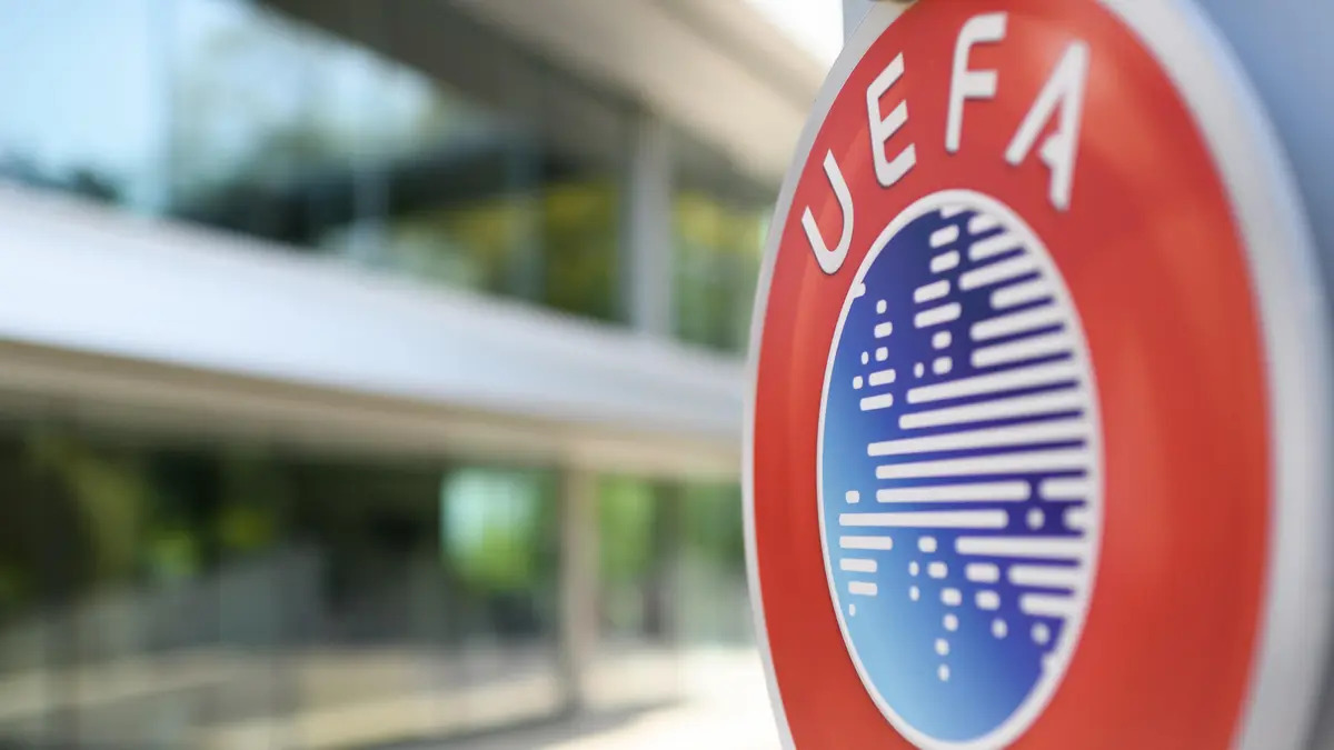 L’UEFA sort du silence après l’annulation d’un carton rouge par Donald Trump et la FIFA