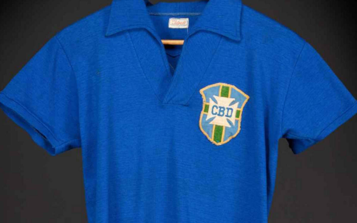 Le maillot du sacre de Pelé en 1958 vendu à un prix astronomique aux enchères