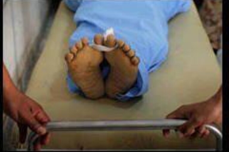Togo elle loue une chambre et apprend que l'ancien occupant y était mort