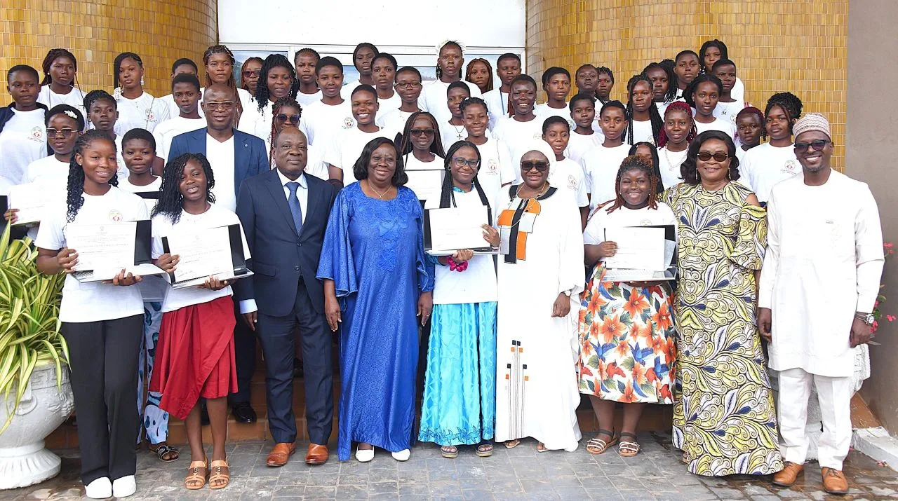 Au Togo, 60 jeunes filles ayant obtenu de bonnes performances au BAC II ont été récompensées le 18 septembre 2026 à Lomé.
