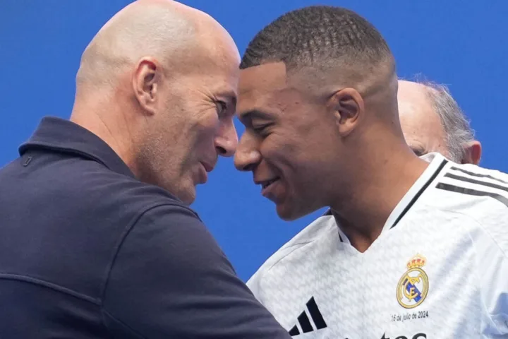 Équipe de France : Kylian Mbappé ravi de retrouver son nouveau sélectionneur Zinédine Zidane