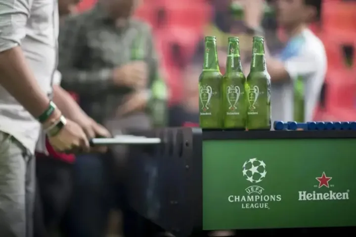 UEFA : la Ligue des champions change de bière officielle après 33 ans avec Heineken