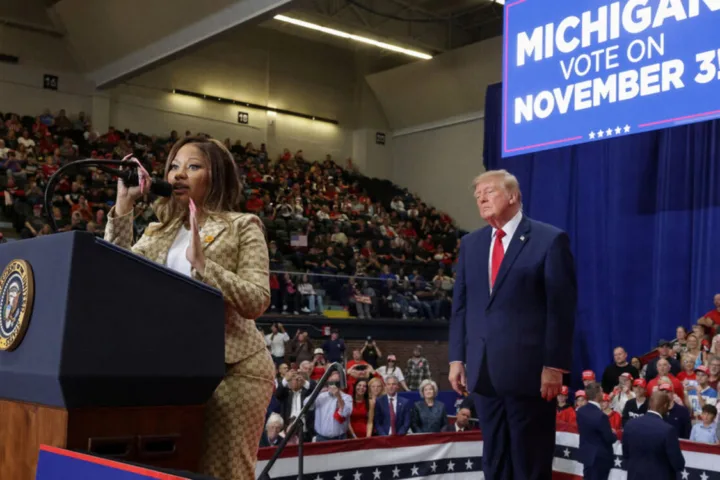 « C’est difficile à rater », Donald Trump ébahi par les fesses de Nicki Minaj