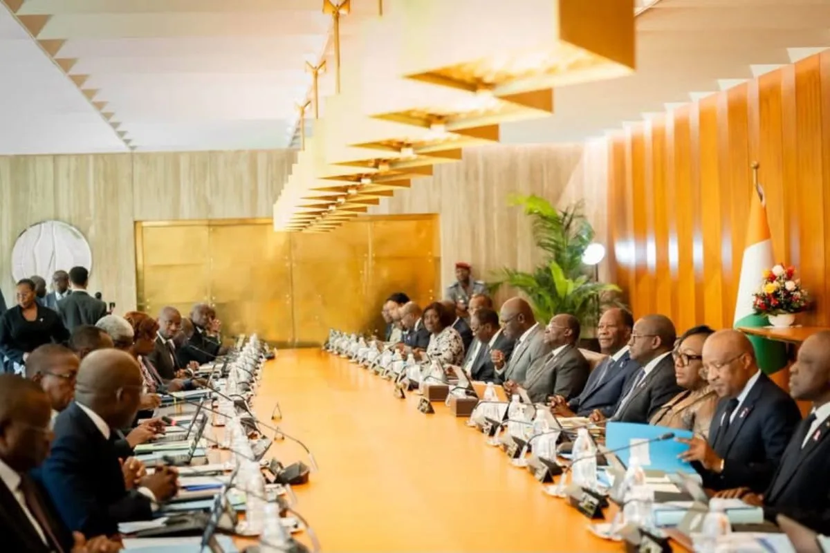 Palais présidentiel d’Abidjan, où le Conseil des ministres a adopté le projet de loi de règlement du budget 2025
