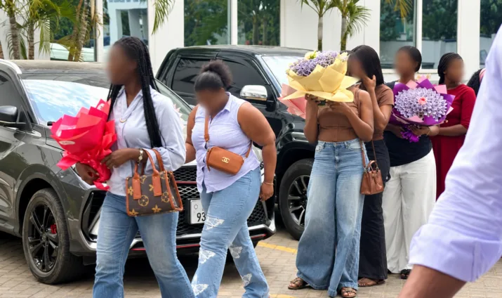 Ghana : 7 personnes arrêtées pour avoir fait des bouquets d'argent
