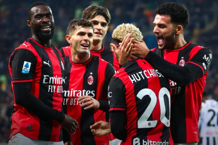 Serie A l’AC Milan bat l’Udinese 2-0 et reste invaincu après huit journées