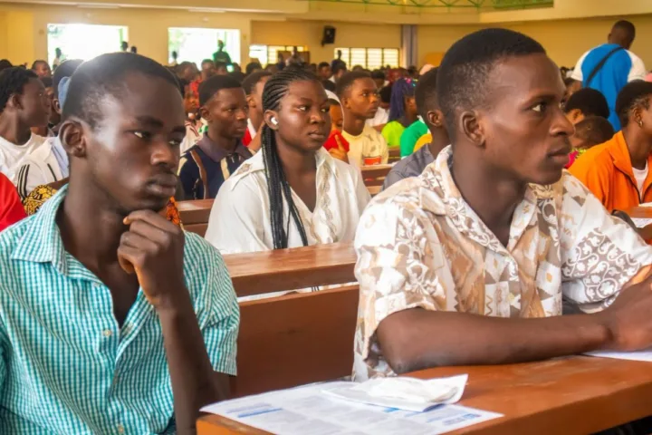 Étudiants de l’Université de Kara, au Togo, sur le campus universitaire